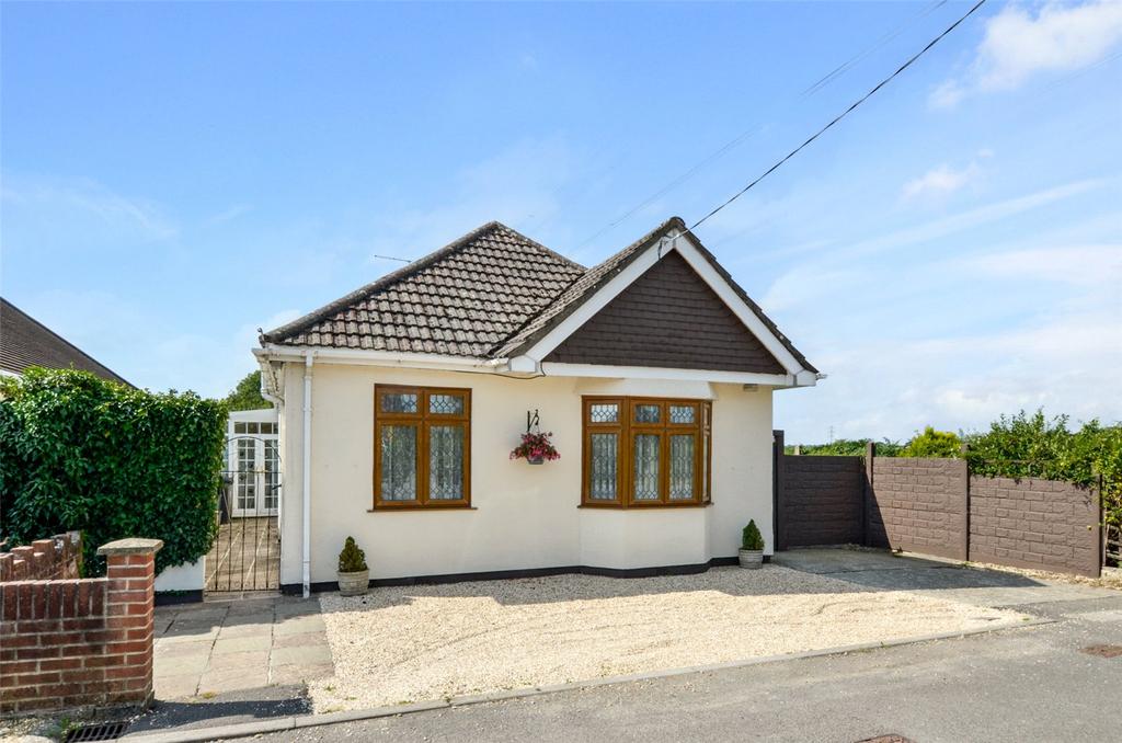 High Mead, Ferndown, BH22 4 bed bungalow £450,000