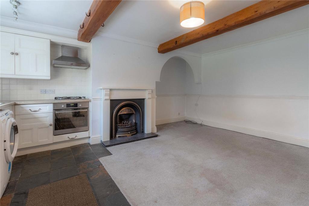 Town Road, Kirkheaton, Huddersfield, HD5 2 bed terraced house £130,000