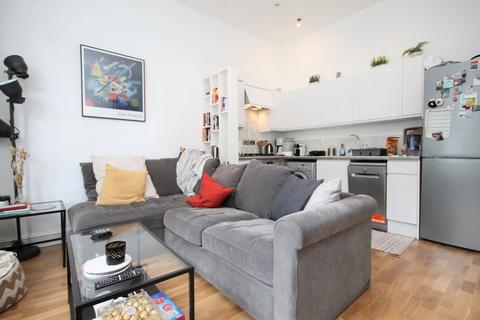 2 bedroom flat to rent, Hartham Road, Islington, N7