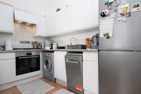 2 bedroom flat to rent, Hartham Road, Islington, N7