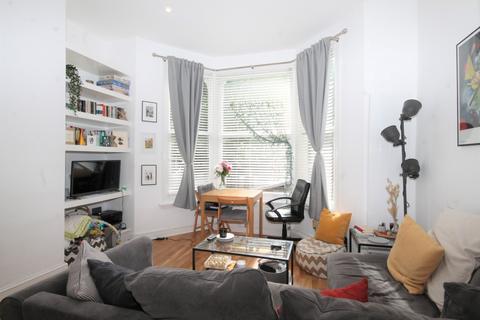 2 bedroom flat to rent, Hartham Road, Islington, N7