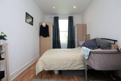 2 bedroom flat to rent, Hartham Road, Islington, N7