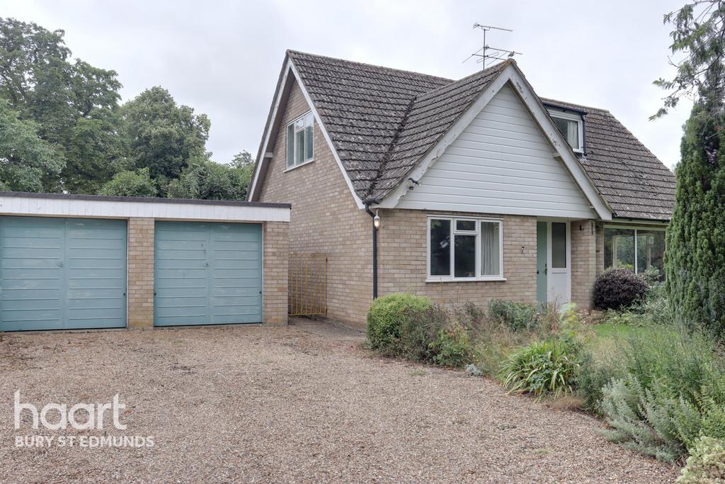 Manor Garth, Pakenham, Bury St Edmunds 3 bed detached house £350,000