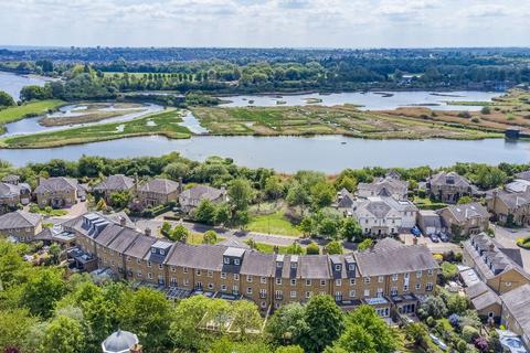 6 Heidegger Crescent, London, SW13 8HA