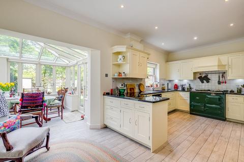 6 Heidegger Crescent, London, SW13 8HA