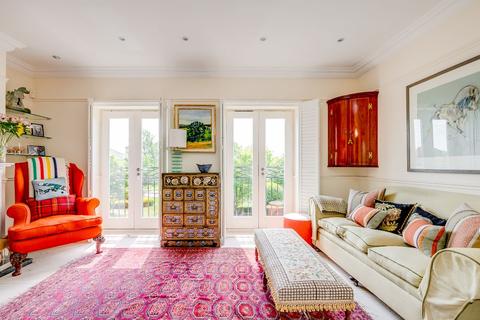 6 Heidegger Crescent, London, SW13 8HA