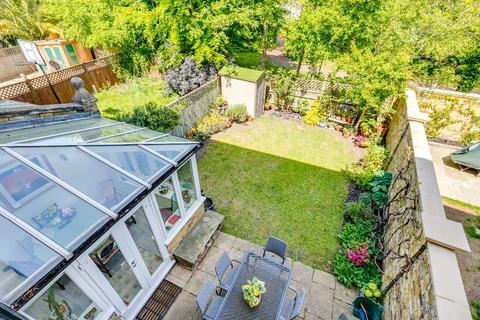 6 Heidegger Crescent, London, SW13 8HA