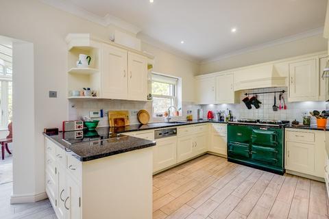 6 Heidegger Crescent, London, SW13 8HA