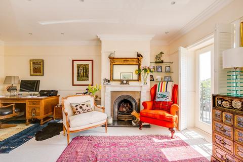 6 Heidegger Crescent, London, SW13 8HA