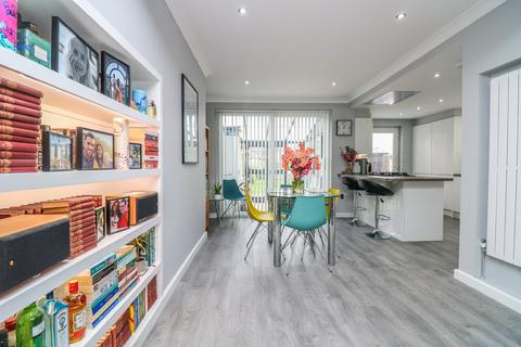 155 Squirrels Heath Road, Romford, RM3 0NS