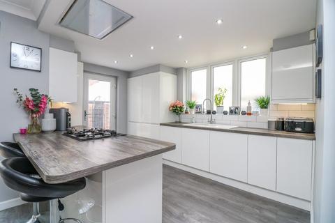 155 Squirrels Heath Road, Romford, RM3 0NS