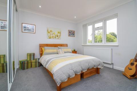 155 Squirrels Heath Road, Romford, RM3 0NS