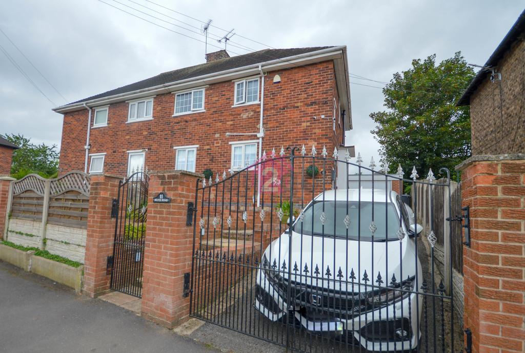 Delves Road, Hackenthorpe, Sheffield 3 bed semidetached house £160,000