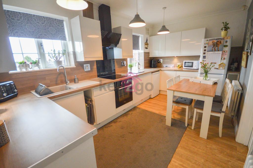 Delves Road, Hackenthorpe, Sheffield 3 bed semidetached house £160,000