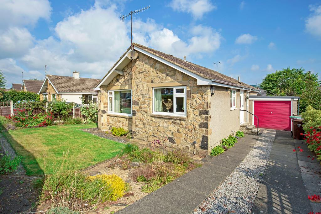 St Helens Way, Ilkley 3 bed detached bungalow £375,000