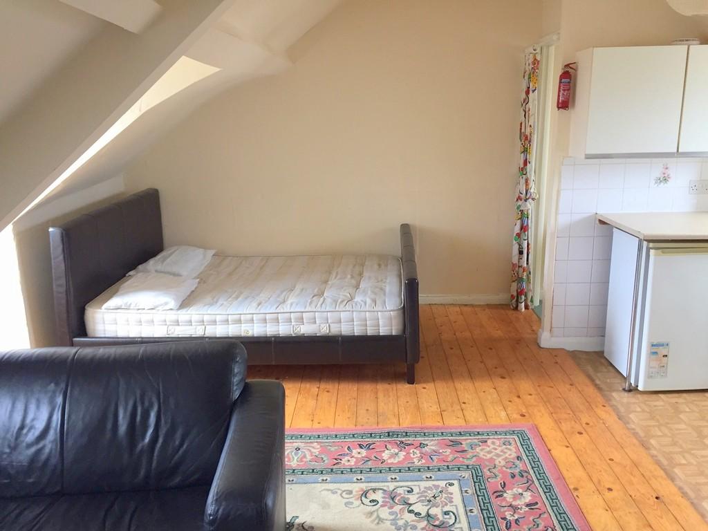 Flat Six Bedroom Area