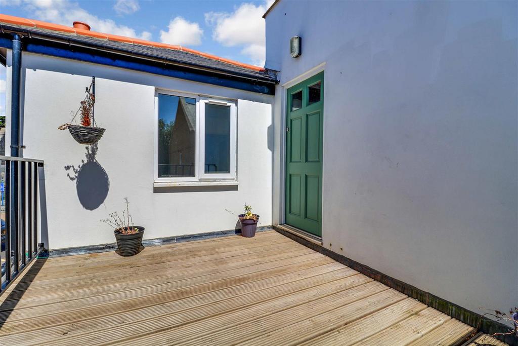 East Street, Southendonsea, SS2 3 bed apartment £240,000