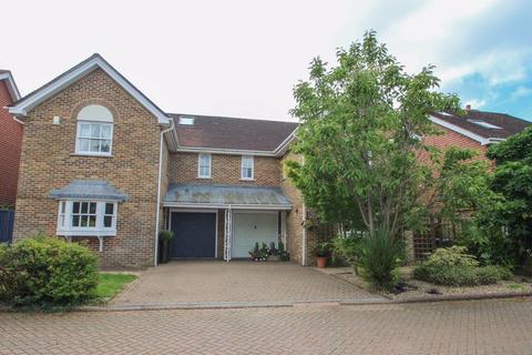 29 Raphael Drive, Thames Ditton, KT7 0BL
