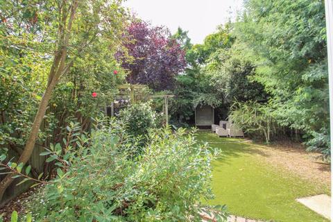 29 Raphael Drive, Thames Ditton, KT7 0BL