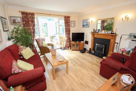 29 Raphael Drive, Thames Ditton, KT7 0BL