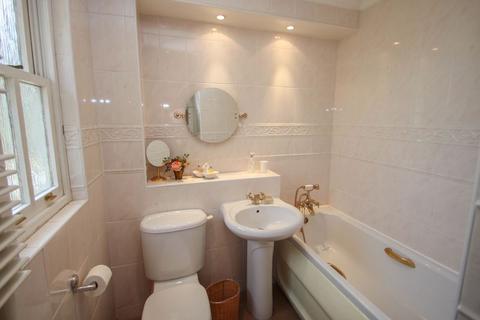 29 Raphael Drive, Thames Ditton, KT7 0BL