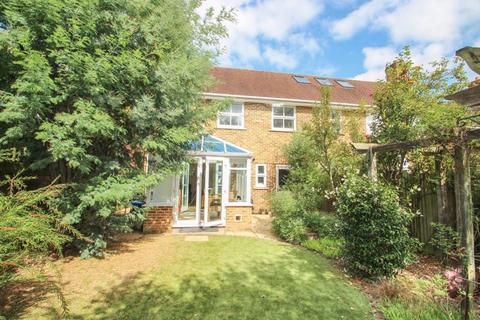 29 Raphael Drive, Thames Ditton, KT7 0BL
