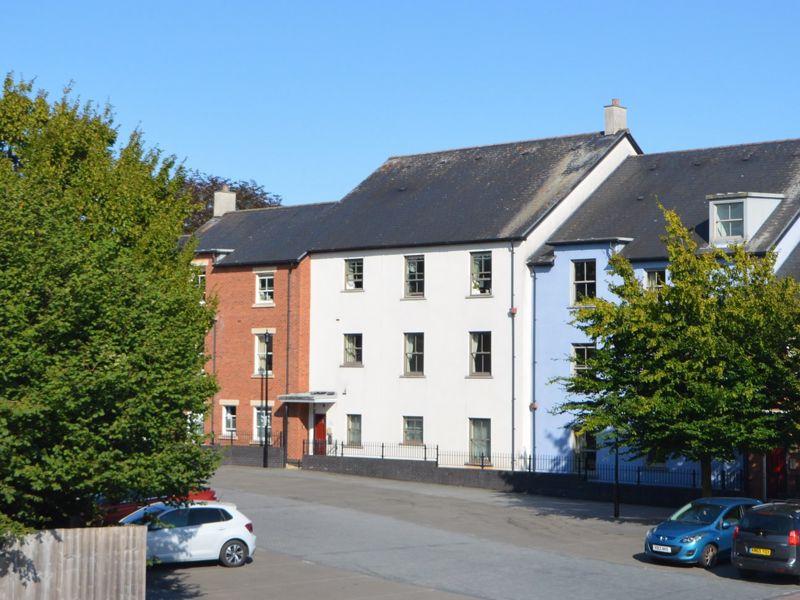 Lion Street, Abergavenny 2 bed apartment £155,000