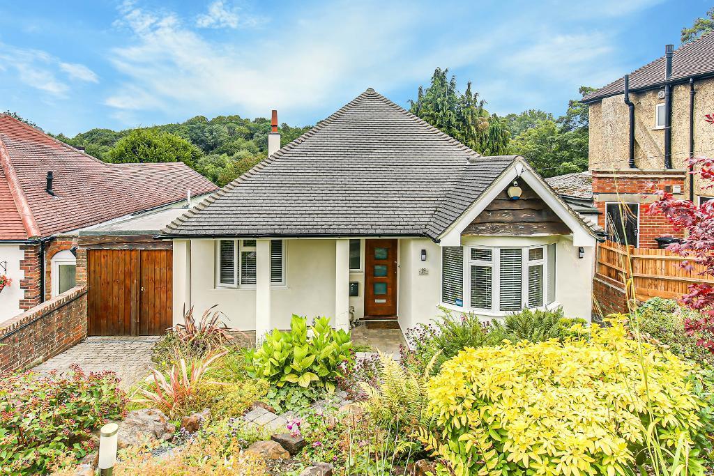 Searchwood Road, Warlingham, Surrey, CR6 9BB 4 bed detached bungalow