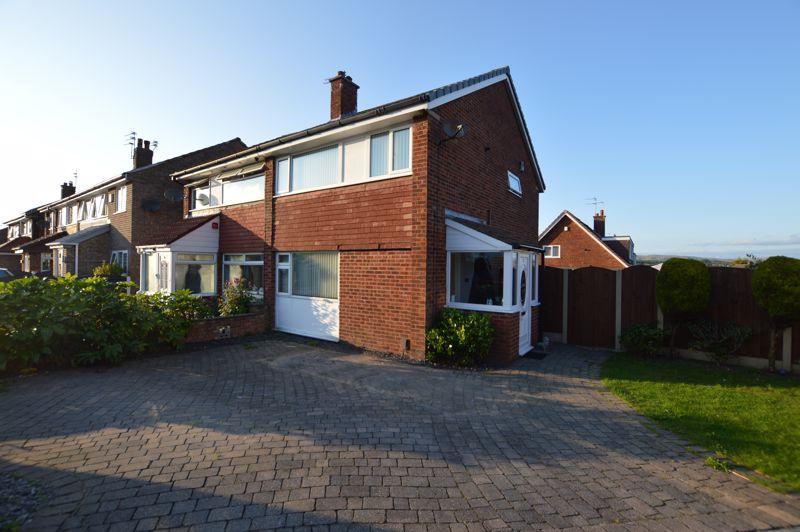 Sherbourne Drive, Heywood OL10 4ST 3 bed semidetached house £200,000