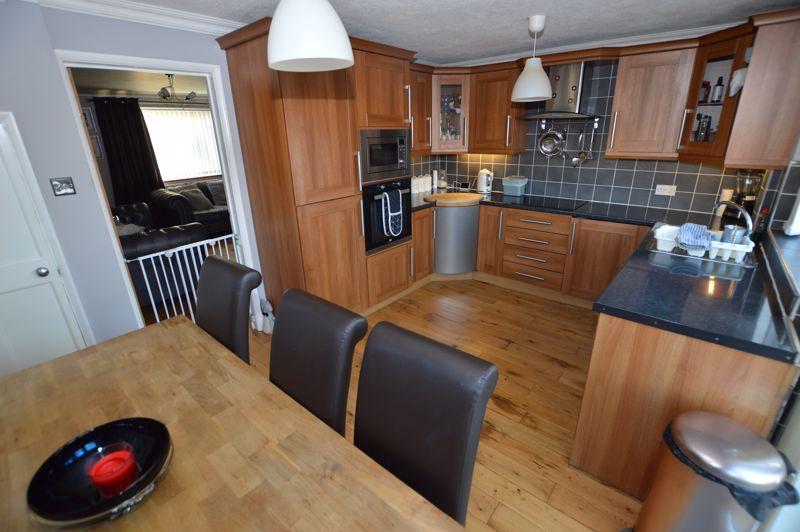 Sherbourne Drive, Heywood OL10 4ST 3 bed semidetached house £200,000