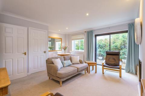 76 Bishopsgate Walk, Chichester, PO19 6FQ