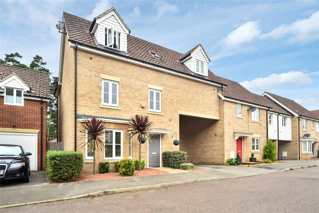 Heathland Way, Mildenhall, Bury St. Edmunds, IP28 4 bed link detached