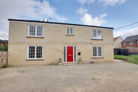 3 bedroom semi-detached house to rent, Semington Road, Melksham