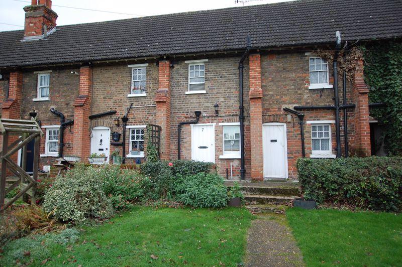 Orsett Village 1 bed cottage for sale £260,000