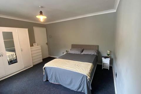 2 bedroom flat to rent, Fulwood Park Mansions