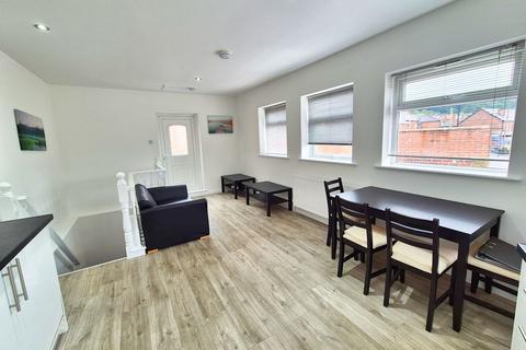 2 bedroom terraced house to rent, The Dale, Woodseats