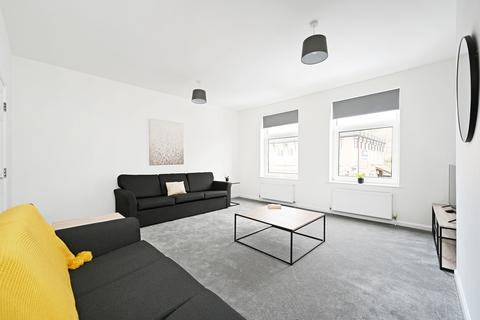 3 bedroom flat to rent, The Dale, Woodseats, S8