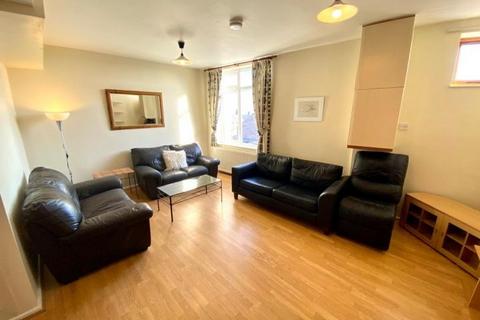 2 bedroom flat to rent, Flat 1, 204a Crookes