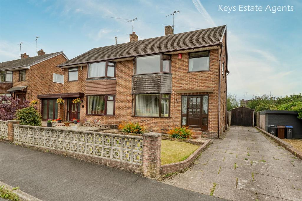 Pinewood Grove, Blythe Bridge, 3 bed semidetached house £179,950