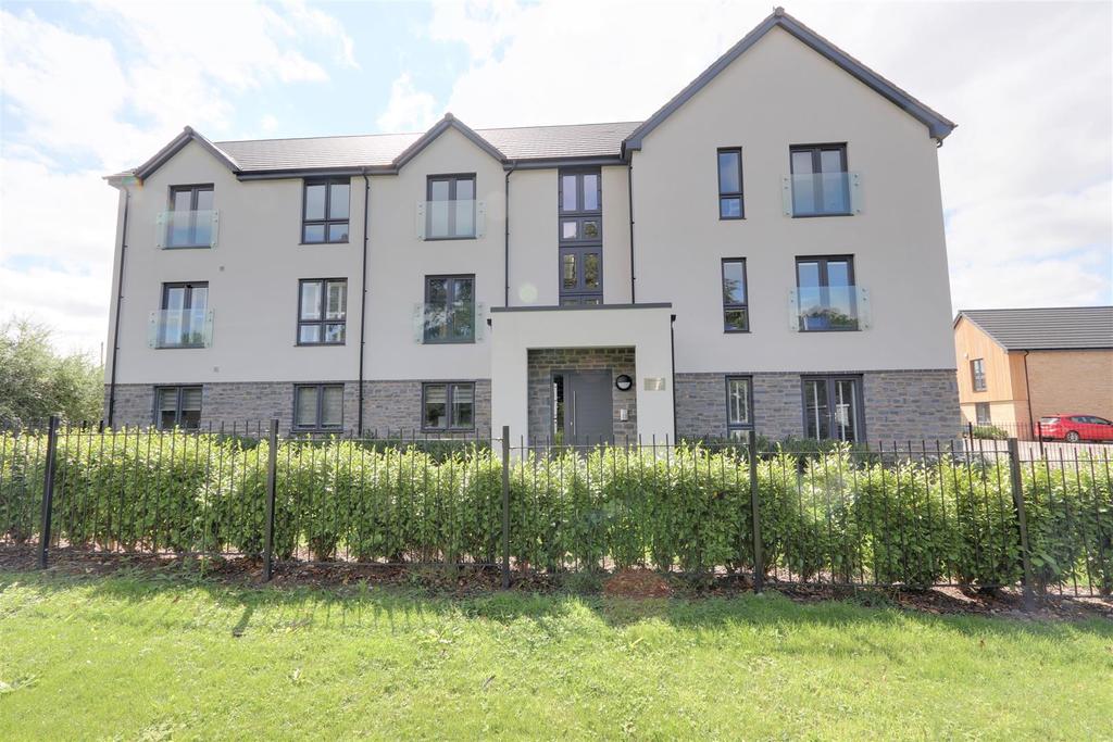 Fairfield Way, Keynsham, Bristol 2 bed apartment £315,000