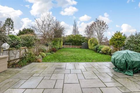 24 Grove Wood Hill, Coulsdon, CR5 2EL