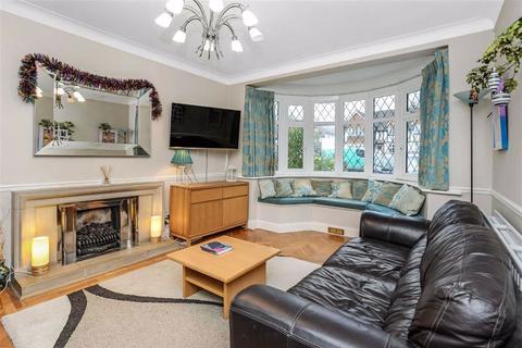 24 Grove Wood Hill, Coulsdon, CR5 2EL