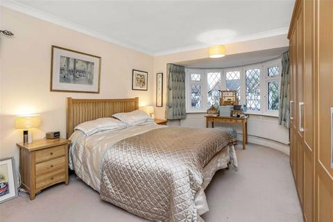 24 Grove Wood Hill, Coulsdon, CR5 2EL