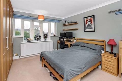 24 Grove Wood Hill, Coulsdon, CR5 2EL