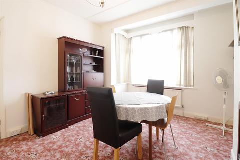 14 Courtleet Drive, Erith, DA8 3NB