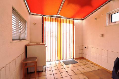 14 Courtleet Drive, Erith, DA8 3NB