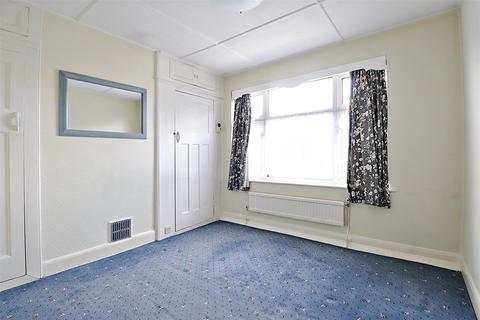 14 Courtleet Drive, Erith, DA8 3NB