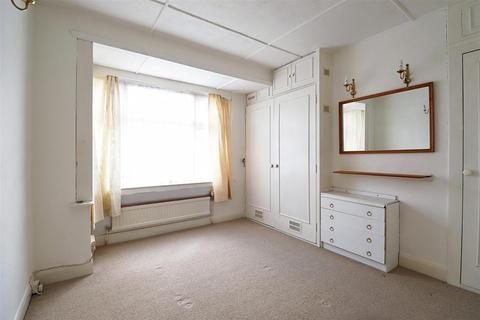 14 Courtleet Drive, Erith, DA8 3NB