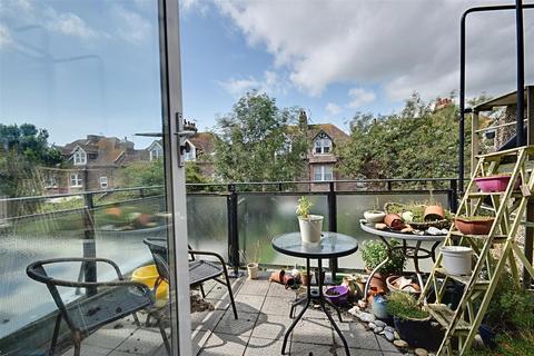 Flat 2, 12 Albert Road, Bexhill-on-sea, TN40 1DG