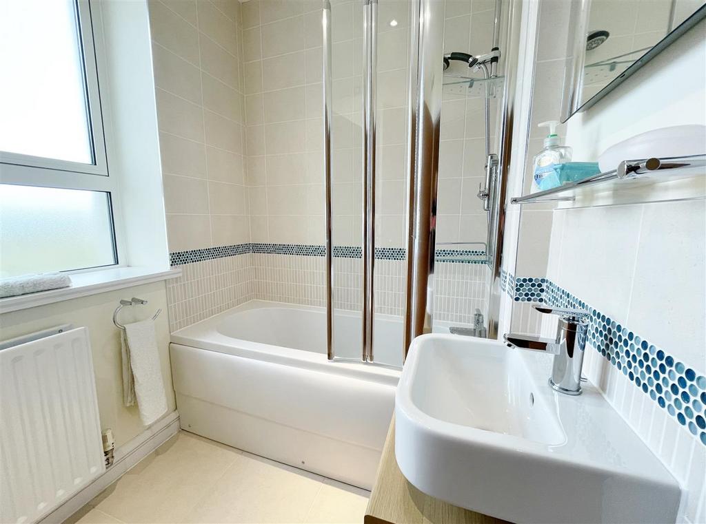 Principle bathroom/wc